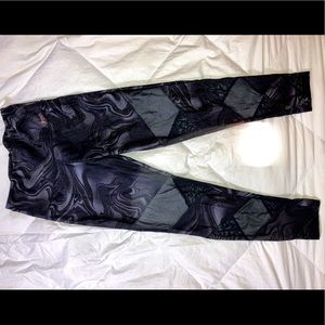 Spiral pattern leggings